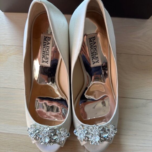 Badgley Mischka Dara Wedge Heel Shoes, Size 6.5 - Picture 4 of 12